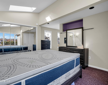 459 W Park Avenue - Photo Thumbnail 15