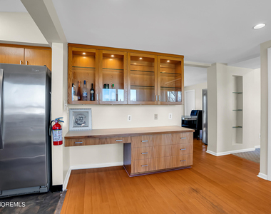 459 W Park Avenue - Photo Thumbnail 5