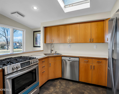 459 W Park Avenue - Photo Thumbnail 7