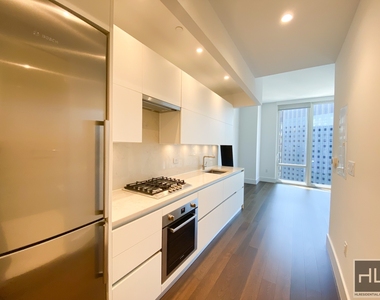 East 44th Street - Photo Thumbnail 2