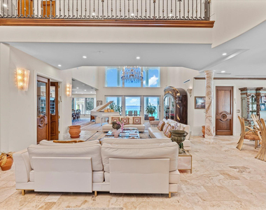 555 Ocean Boulevard - Photo Thumbnail 7