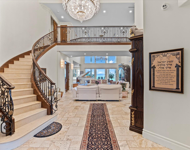 555 Ocean Boulevard - Photo Thumbnail 13