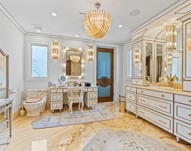555 Ocean Boulevard - Photo Thumbnail 17