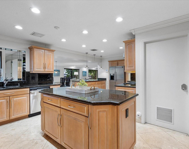 1240 Sw 14th Avenue - Photo Thumbnail 17