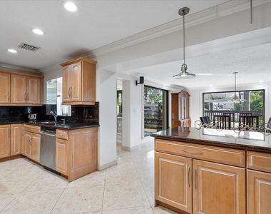 1240 Sw 14th Avenue - Photo Thumbnail 16