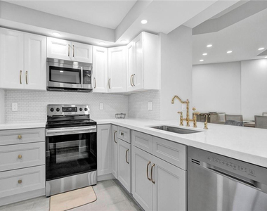 7484 La Paz Boulevard - Photo Thumbnail 16