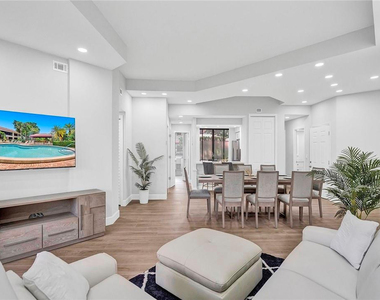 7484 La Paz Boulevard - Photo Thumbnail 9