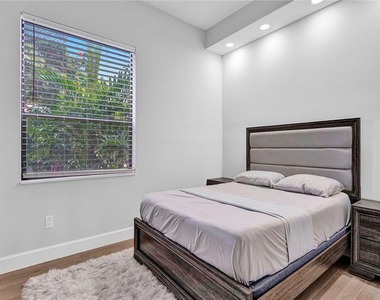 7484 La Paz Boulevard - Photo Thumbnail 22