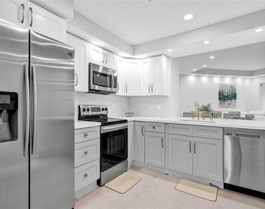 7484 La Paz Boulevard - Photo Thumbnail 19