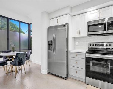 7484 La Paz Boulevard - Photo Thumbnail 15