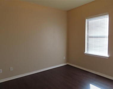 1149 Redman Avenue - Photo Thumbnail 6