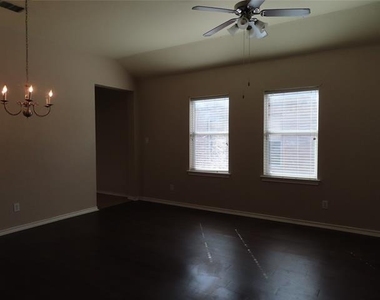 1149 Redman Avenue - Photo Thumbnail 4