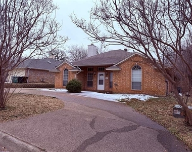 453 Strata Drive - Photo Thumbnail 1