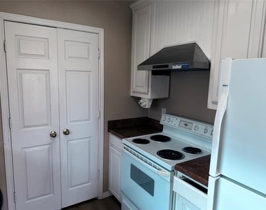 453 Strata Drive - Photo Thumbnail 12