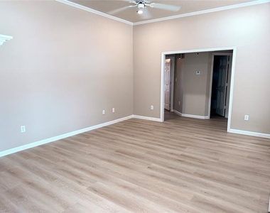 453 Strata Drive - Photo Thumbnail 4