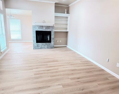 453 Strata Drive - Photo Thumbnail 2