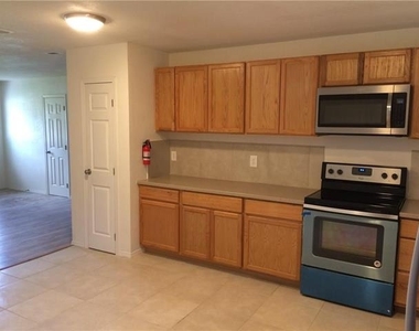 600 Pacific Street E - Photo Thumbnail 1