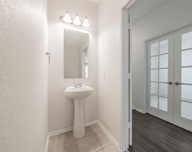 6268 Topsail Drive - Photo Thumbnail 7