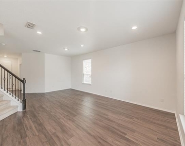 6268 Topsail Drive - Photo Thumbnail 12