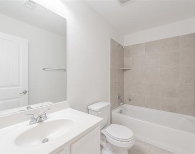 6268 Topsail Drive - Photo Thumbnail 21
