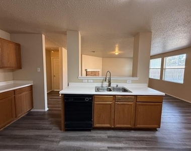 3625 Clydesdale Drive - Photo Thumbnail 5
