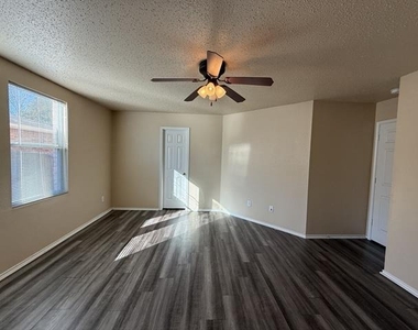 3625 Clydesdale Drive - Photo Thumbnail 2