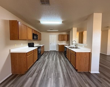 3625 Clydesdale Drive - Photo Thumbnail 7