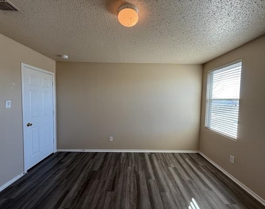 3625 Clydesdale Drive - Photo Thumbnail 18