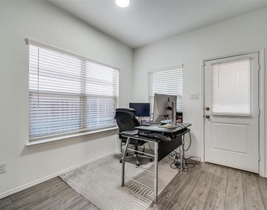 2328 Brightstone Drive - Photo Thumbnail 14