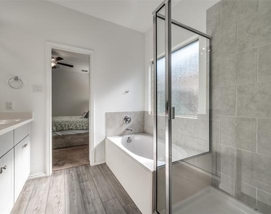 2328 Brightstone Drive - Photo Thumbnail 11