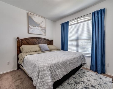 2328 Brightstone Drive - Photo Thumbnail 8