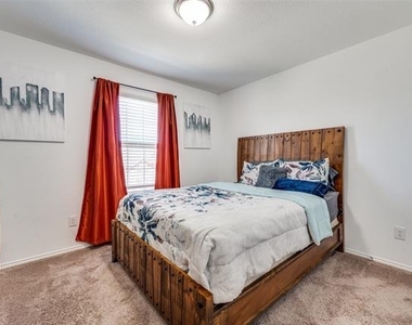 2328 Brightstone Drive - Photo Thumbnail 10