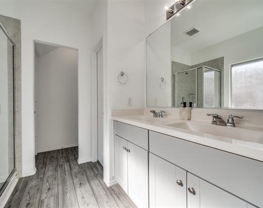 2328 Brightstone Drive - Photo Thumbnail 9