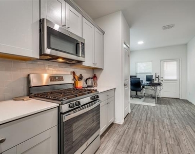 2328 Brightstone Drive - Photo Thumbnail 19