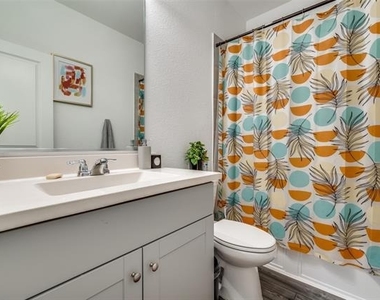 2328 Brightstone Drive - Photo Thumbnail 13