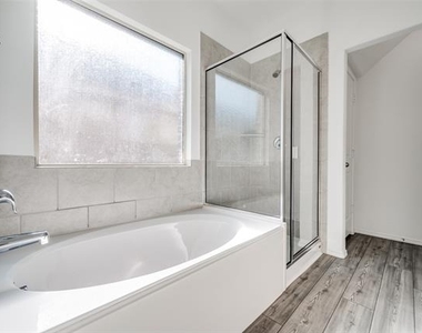 2328 Brightstone Drive - Photo Thumbnail 7
