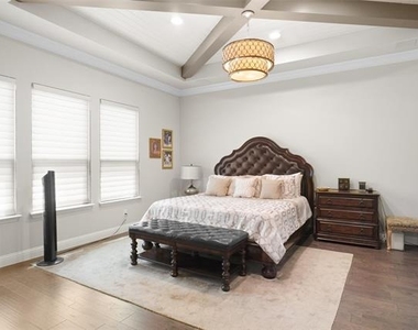 1132 Thornhill Way - Photo Thumbnail 9