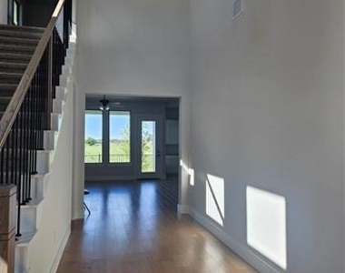 221 Chestnut Street - Photo Thumbnail 2