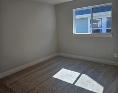 221 Chestnut Street - Photo Thumbnail 17