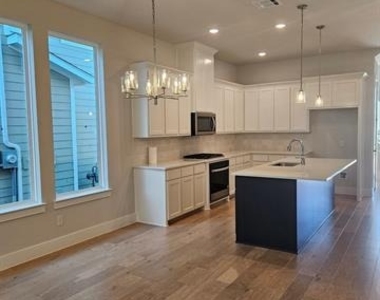221 Chestnut Street - Photo Thumbnail 18