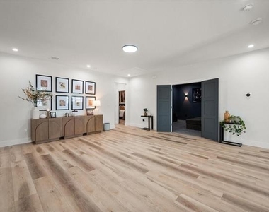 4029 Ivanhoe Lane - Photo Thumbnail 13