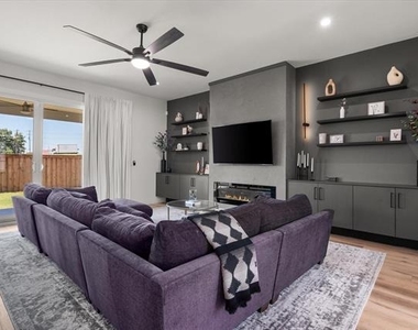 4029 Ivanhoe Lane - Photo Thumbnail 4