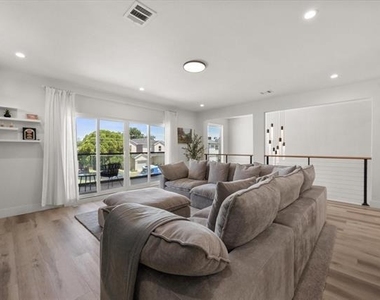 4029 Ivanhoe Lane - Photo Thumbnail 19