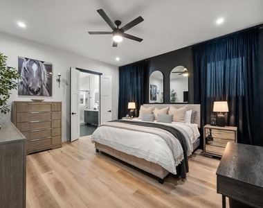 4029 Ivanhoe Lane - Photo Thumbnail 8