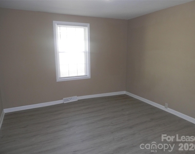 67 Barber Street Nw - Photo Thumbnail 8