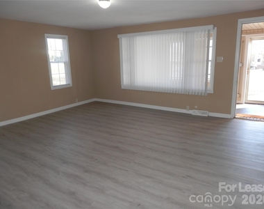 67 Barber Street Nw - Photo Thumbnail 4