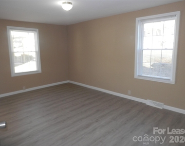 67 Barber Street Nw - Photo Thumbnail 6