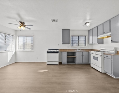 38501 Larkin Avenue - Photo Thumbnail 12