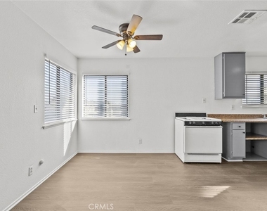 38501 Larkin Avenue - Photo Thumbnail 5