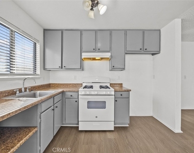 38501 Larkin Avenue - Photo Thumbnail 13